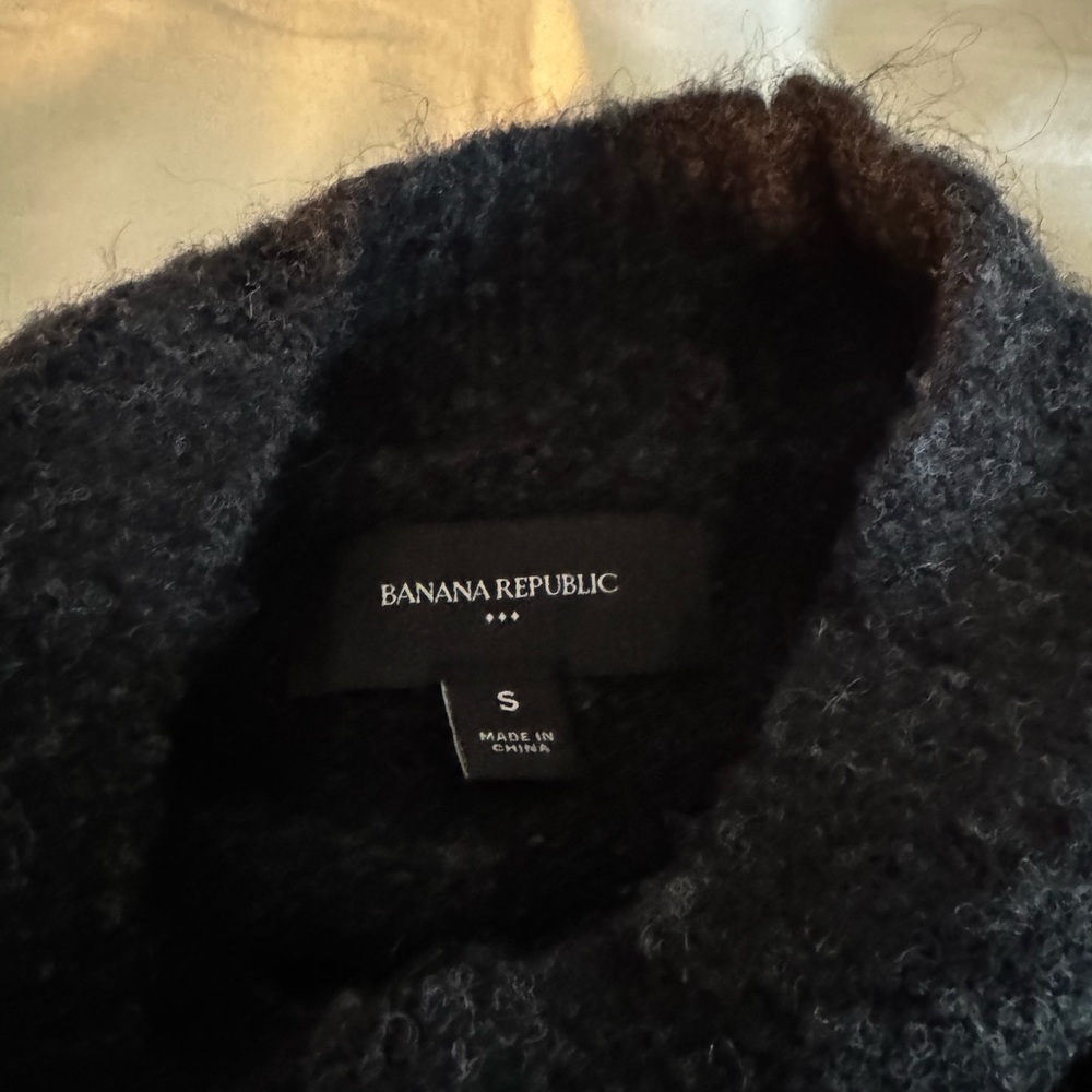 Banana Republic Dark Gray Sweater - Picture 2 of 3